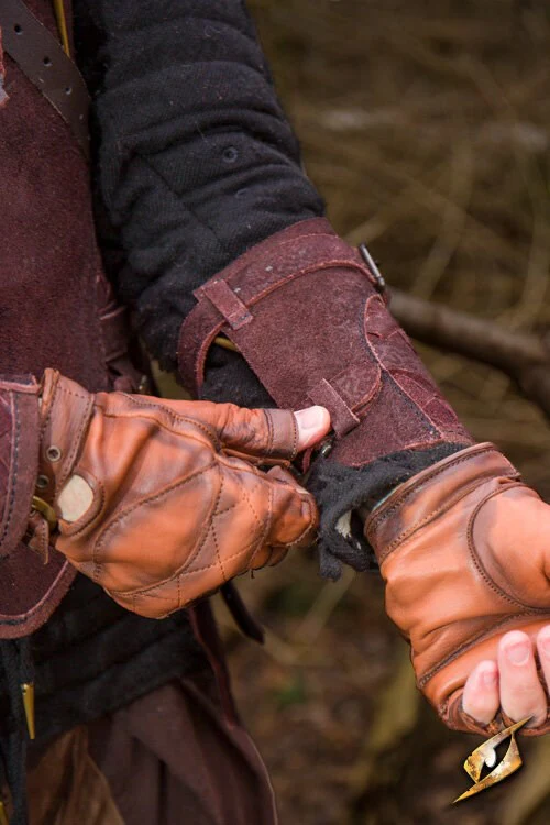 Ranger Bracers Suede Brown - Image 3