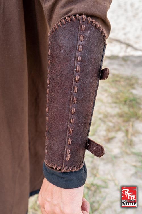 Ready for Battle Bracers Veteran Brown - Image 3